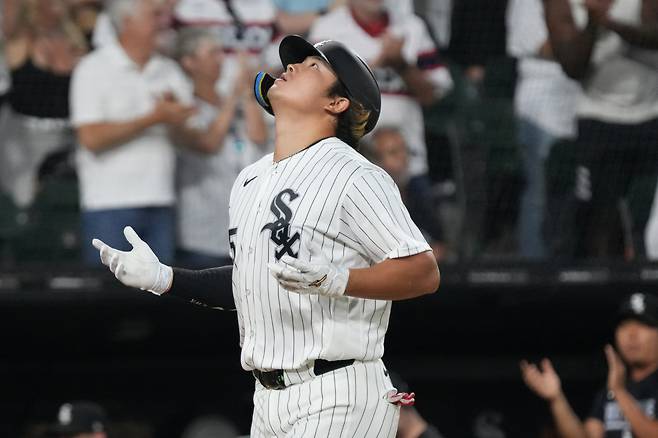 메이저리그(MLB) 만년 최하위 팀 시카고 화이트삭스가 5년 만에 포스트시즌 진출에 다가서고 있다. <YONHAP PHOTO-2442> Chicago White Sox's Munetaka Murakami runs the bases after hitting a home run against the Cleveland Guardians during the sixth inning of a baseball game Saturday, Aug 8, 2026, in Chicago. (AP Photo/David Banks)/2026-08-09 10:47:28/<저작권자 ⓒ 1980~2026 ㈜연합뉴스. 무단 전재 재배포 금지, AI 학습 및 활용 금지>
