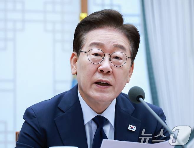 이재명 대통령이 6일 청와대에서 열린 메가프로젝트 민관합동 점검회의에서 발언하고 있다. (청와대통신사진기자단) 2026.7.6 ⓒ 뉴스1 허경 기자