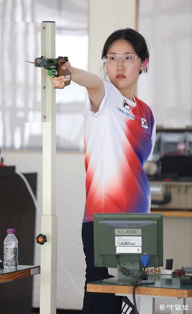 10일 오후 충북 진천군 국가대표 선수촌에서 2026 아이치-나고야 아시아경기대회 사격 국가대표 미디어대회가 열리고 있다. 25m 권총 양지인 선수. 변영욱 기자 cut@donga.com