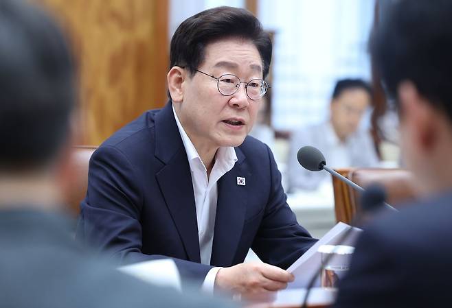 이재명 대통령이 10일 청와대에서 열린 메가프로젝트 2차 민관합동 점검회의에서 발언하고 있다. 뉴스1.