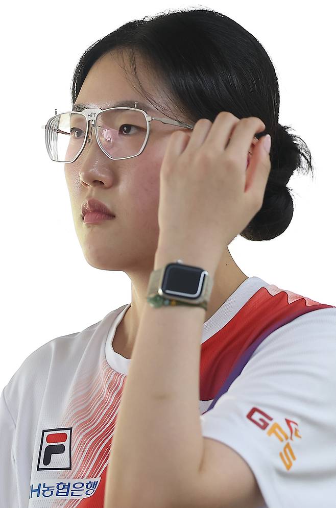 사격 국가대표 양지인이 10일 충북 진천군 국가대표선수촌에서 열린 제20회 아이치-나고야 아시안게임 사격 미디어데이에서 훈련하고 있다. 진천 | 연합뉴스