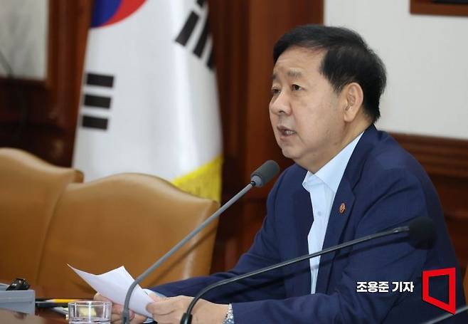 구윤철 경제부총리 겸 재정경제부 장관이 6일 서울 종로구 정부서울청사에서 열린 비상경제본부 회의 겸 경제구조혁신 관계장관회의에 참석, 발언을 하고 있다. 2026.8.6 조용준 기자