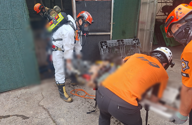 지난 8일 제주시 한경면 양돈장에서 발생한 외국인 노동자 추락 사고 (제주소방안전본부 제공)