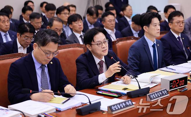 김정관 산업통상부 장관이 12일 서울 여의도 국회에서 열린 산업통상자원중소벤처기업위원회 1차 전체회의에서 발언하고 있다. 2026.8.12 ⓒ 뉴스1 이호윤 기자