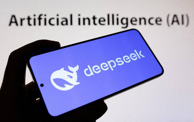 <YONHAP PHOTO-0219> FILE PHOTO: The Deepseek logo and words reading "Artificial Intelligence AI" are seen in this illustration taken on January 29, 2025. REUTERS/Dado Ruvic/Illustration/File Photo/2026-07-17 01:03:15/<저작권자 ⓒ 1980-2026 ㈜연합뉴스. 무단 전재 재배포 금지, AI 학습 및 활용 금지>