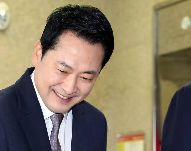 국민의힘 장동혁 대표가 10일 국회에서 열린 최고위원회의에 입장하고 있다. ⓒ연합뉴스