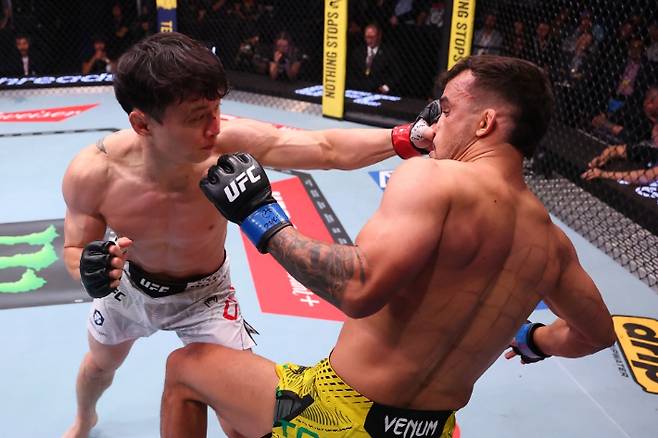 최두호의 경기 장면. UFC 제공