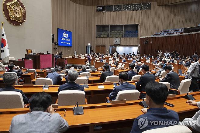 의원 총회에서 발언하는 한병도 대표 직무대행 (서울=연합뉴스) 황광모 기자 = 더불어민주당 한병도 대표 직무대행 겸 원내대표가 30일 국회에서 열린 의원 총회에서 발언하고 있다. 2026.7.30 hkmpooh@yna.co.kr