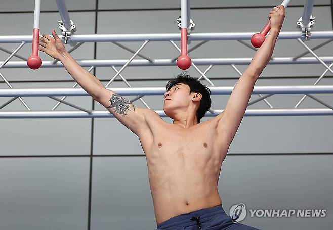전웅태, 아시안 게임으로 전진 (진천=연합뉴스) 김성민 기자 = 근대5종 국가대표 전웅태가 13일 충북 진천 국가대표선수촌에서 열린 근대5종 선수단 공개 훈련에서 장애물 훈련을 하고 있다. 이번 아시안게임 근대5종 종목에서는 승마 대신 장애물 달리기가 도입됐다. 2026.8.13 ksm7976@yna.co.kr