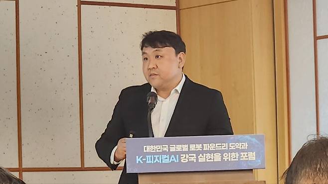 ‘피지컬 AI 스타트업이 제안하는 규제혁신과 산업 활성화 방안’을 주제로 발제에 나선 황 CTO는 다임테크놀로지를 “매일 치열하게 생존을 고민하고 성장하고 있는 피지컬 AI·소프트웨어 스타트업”으로 소개했다. (사진=테크42)