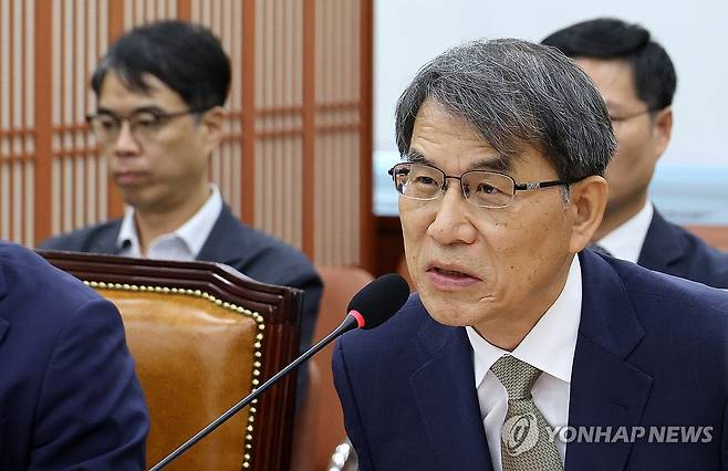 선관위 국조특위 청문회, 발언하는 노태악 전 중앙선관위원장 (서울=연합뉴스) 이동해 기자 = 노태악 전 중앙선거관리위원장이 10일 국회에서 정회된 '제9회 전국동시지방선거 투표용지 부족 사태 등 국민 참정권 침해 진상규명 및 선거관리 개혁을 위한 국정조사 특별위원회' 제3차 청문회에서 발언하고 있다. 2026.8.10 eastsea@yna.co.kr