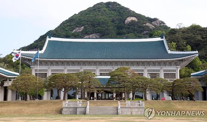 청와대 청와대 본관과 대정원
(서울=연합뉴스) 김도훈 기자 = 6일 청와대 본관과 대정원 모습. 2026.5.6 superdoo82@yna.co.kr