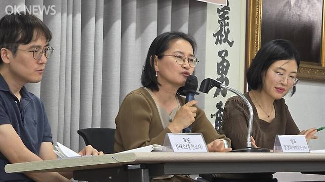 지난 8일 서울 대학로 흥사단에서 열린 '독립운동과 한국소년운동사' 학술대회. 방정환연구소 장정희 이사장이 마이크를 잡고 진행하고 있다. 사진=전정희 기자