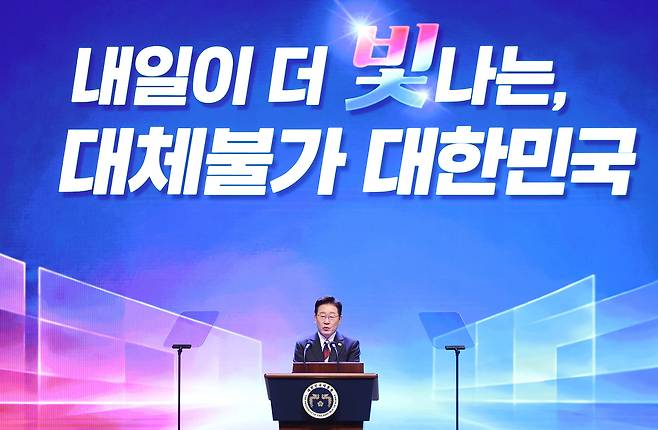 이재명 대통령이 15일 서울 종로구 세종문화회관에서 열린 제81주년 광복절 경축식에서 경축사를 하고 있다. /연합뉴스