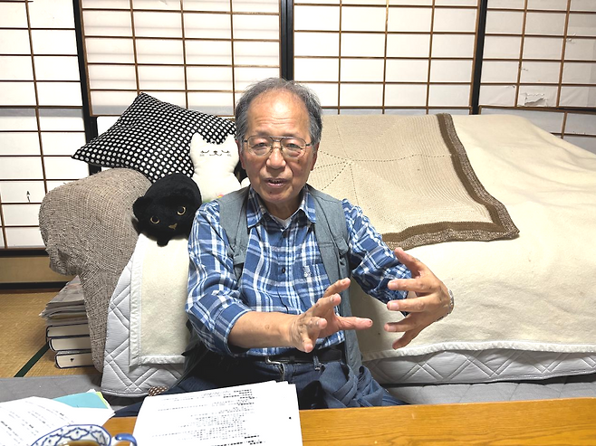 일본 시민단체 '대동아성전대비 철거를 촉구하고 전쟁 미화를 용서하지 않는 모임'의 다무라 미쓰아키 사무국장이 12일 이시카와현 가나자와시에서 만나 본보와 인터뷰하고 있다. 가나자와=류호 특파원