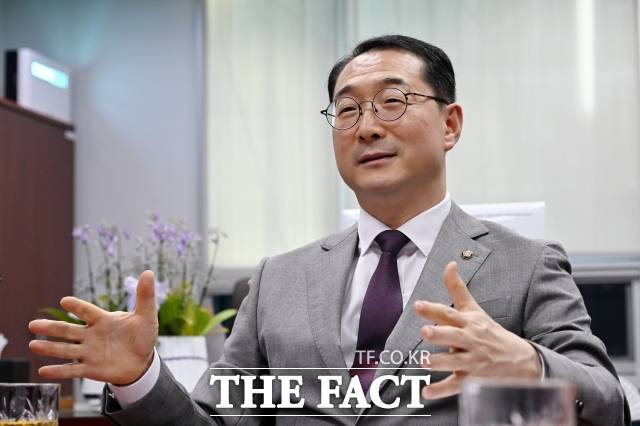 14일 국회 의원회관에서 <더팩트>와 만난 외교관 출신 김건 국민의힘 의원은 "한반도의 역사적 아픔을 공유하고 있는 만큼 민단과 조총련 계열은 물론 한국·일본 국적, 조선적에 이르기까지 국적이나 소속과 관계없이 (모두) 재일동포 일원"이라고 말했다. /국회=서예원 기자