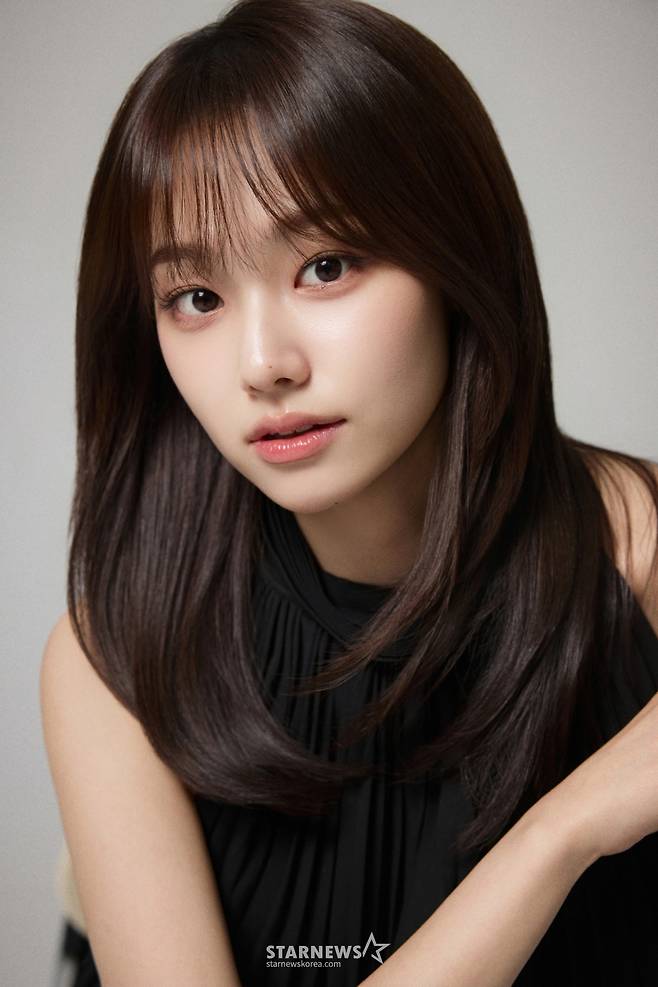tvN 드라마 '내일도 출근'의 배우 강미나가 29일 진행된 라운드 인터뷰를 위해 포즈를 취하고 있다. /사진제공=스토리제이컴퍼니 2026.07.29 /사진=이동훈 photoguy@