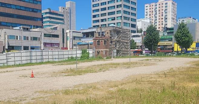 LH인천지역본부가 주안상업지개발특수목적㈜와 맺은 매입약정을 해지하면서 신혼부부형 매입임대주택 건설사업이 표류하고 있다. /인천일보DB