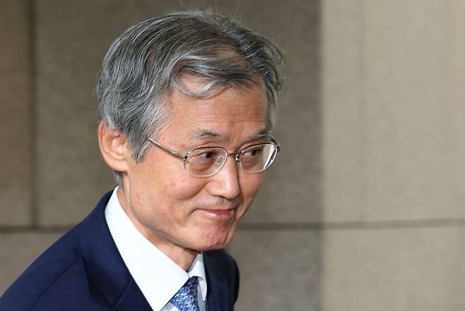 조희대 대법원장이 19일 오전 서울 서초구 대법원 청사로 등청하고 있다. 뉴시스
