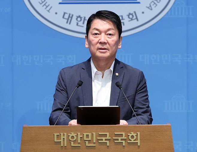 안철수 국민의힘 의원이 12일 서울 여의도 국회 소통관에서 당 조직강화특위 관련 기자회견을 하고 있다. 뉴시스
