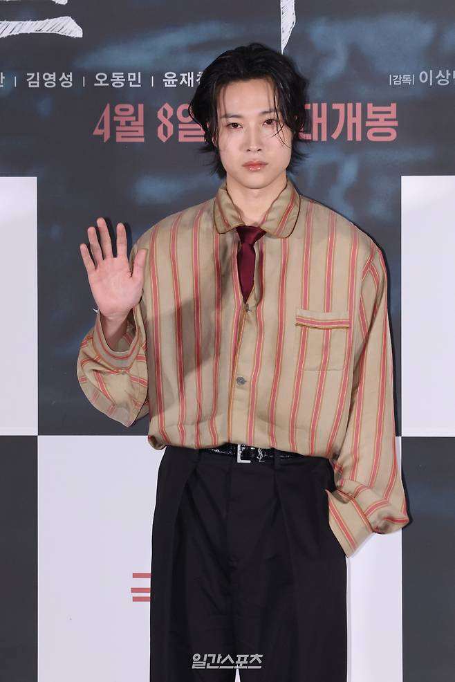 배우 이종원이 24일 오후 서울 용산구 CGV용산아이파크몰에서 열린 영화 '살목지' 언론배급시사회 및 기자간담회에 참석해 포토타임을 갖고 있다.‘살목지’는 로드뷰에 정체불명의 형체가 포착된 저수지를 배경으로, 재촬영에 나선 촬영팀이 검고 깊은 물속의 존재와 마주하며 벌어지는 이야기를 그린 공포 영화다. 오는 4월 8일 개봉.서병수 기자 qudtn@edaily.co.kr /2026.03.24/