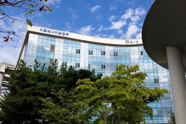 전기사업법과 재생에너지 개발·이용·보급 촉진법 등 기후·에너지 정책 관련 법률 7개 개정안이 20일 국회 본회의를 통과했다./사진=기후부