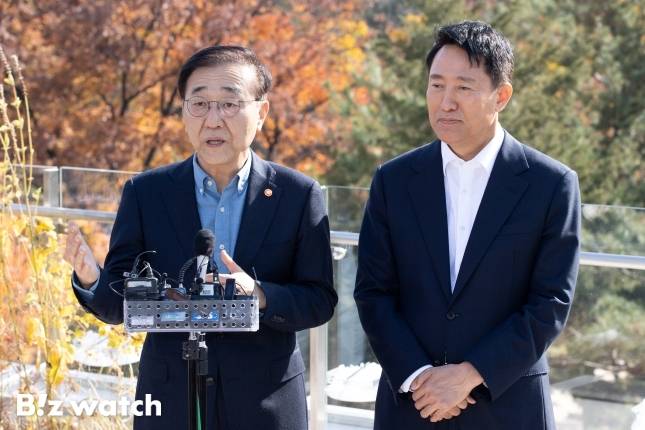 2025년 11월 김윤덕 국토교통부 장관(왼쪽)과 오세훈 서울시장./사진=국토교통부