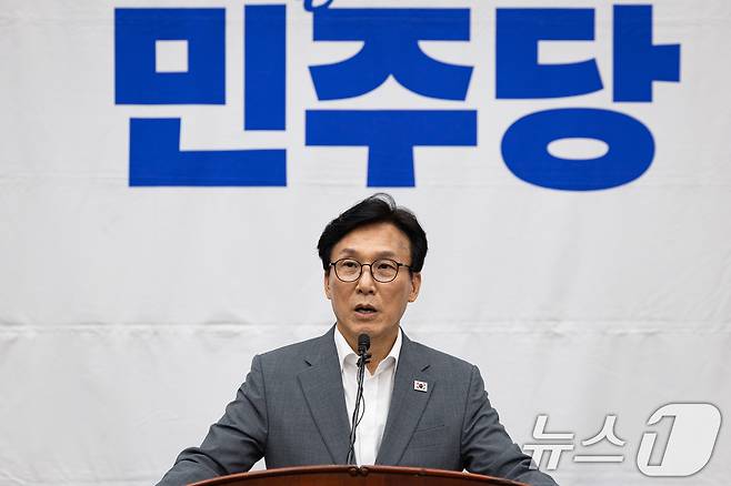 김민석 더불어민주당 대표가 20일 서울 여의도 국회에서 열린 의원총회에서 모두 발언을 하고 있다. 2026.8.20 ⓒ 뉴스1 유승관 기자