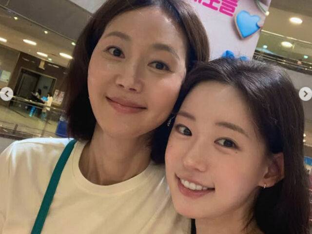 염정아와 최윤지. / 염정아 소셜미디어