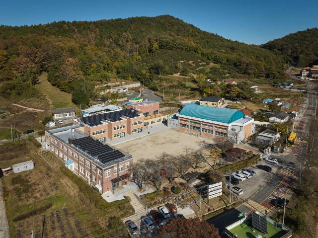 관봉초등학교 전경./노경 사진작가/