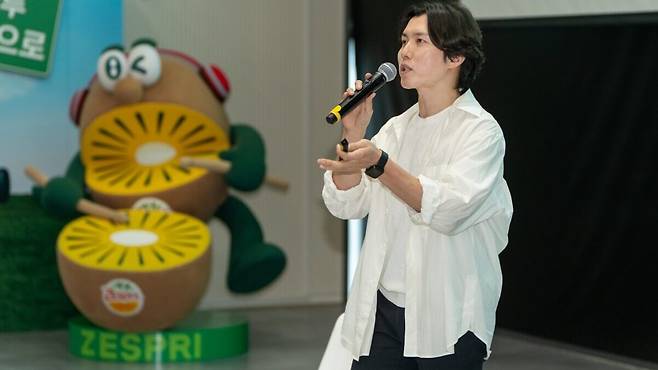 우창윤 내분비내과 전문의가 19일 서울 강남구 씨스퀘어에서 열린 웰니스 토크콘서트 '제스프리 영양콘'에서 영양 불균형 문제를 짚고 있다. 사진=제스프리