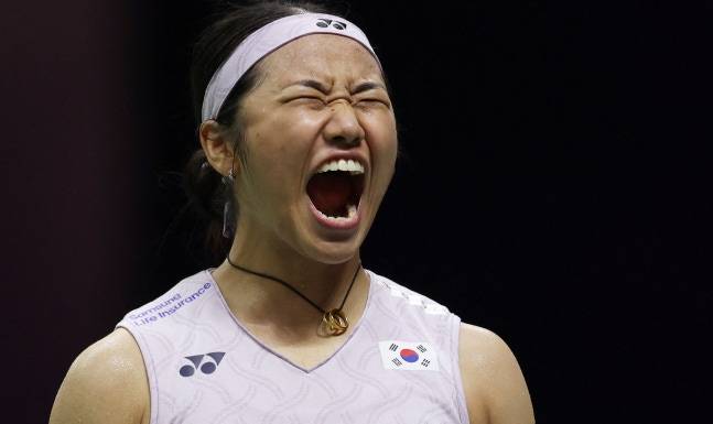 안세영은 21일 인도 뉴델리의 인디라 간디 실내체육관에서 열린 2026 세계배드민턴연맹(BWF) 세계선수권대회 8강전에서 중국의 한웨(세계랭킹 5위)를 40분 만에 게임스코어 2-0으로 꺾고 대회 준결승에 진출했다. 안세영은 리링웨이(중국·1983~1989년), 장닝(중국·2001~2007년(5회 연속), 야마구치 아카네(일본·2021~2026년(5회 연속))에 이어 세계 네 번째 세계선수권 4회 연속 4강 진출자가 됐다. 특히 앞선 3명보다 어린 나이에 달성하며 이 부문 최연소 기록자로 이름을 올렸다. 연합뉴스