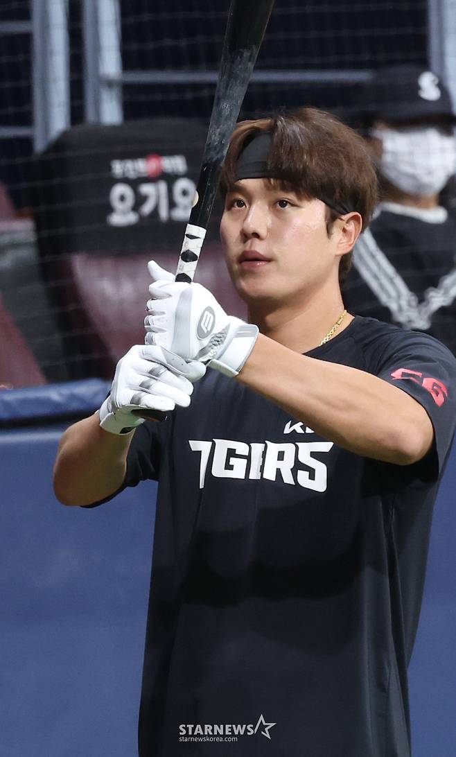 2026 신한 SOL KBO리그 키움 히어로즈 대 KIA 타이거즈 경기가 28일 서울 고척스카이돔에서 열렸다. KIA 오선우가 타격 훈련을 하고 있다. /사진=김진경 kim.jinkyung@