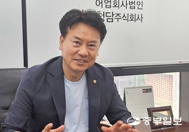 이환설 재인서해구충청향우회 회장. 김원용 기자
