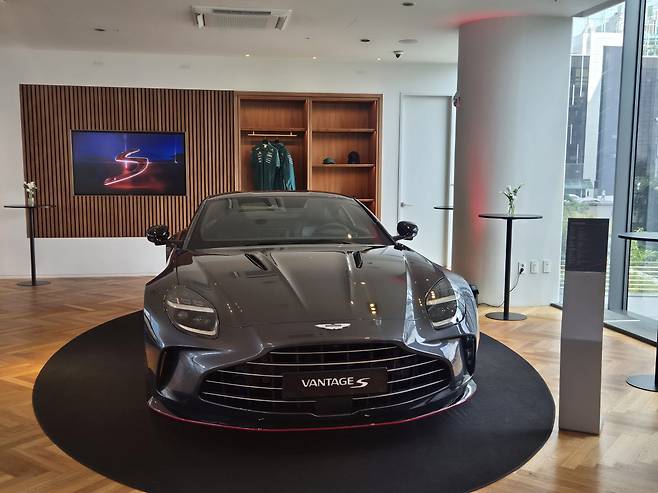 Vantage S.