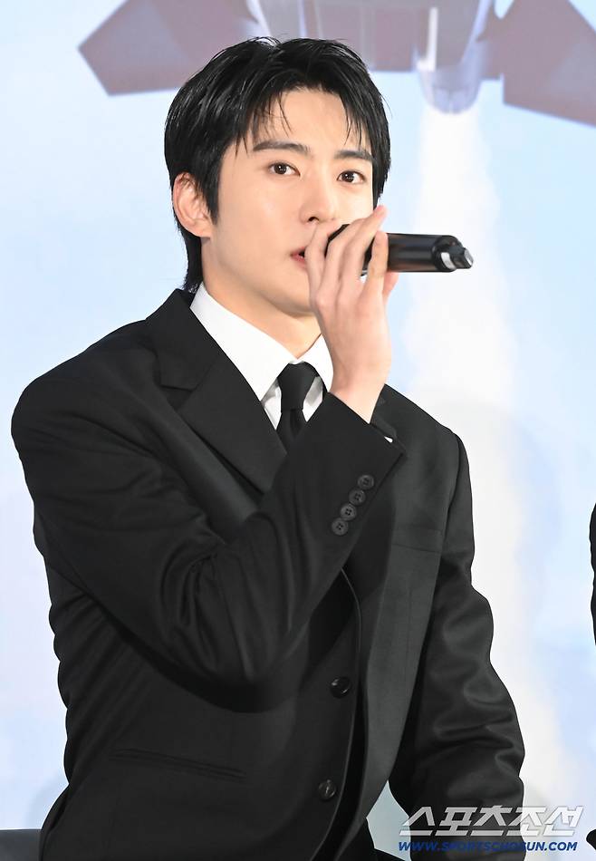 24일 서울 잠실 롯데월드타워 스카이31 컨벤션에서 열린 NCT 127 정규7집 'BLINGY' 발매 기념 기자간담회. 질문에 답하는 재현의 모습. 잠실=허상욱 기자wook@sportschosun.com/2026.08.24/