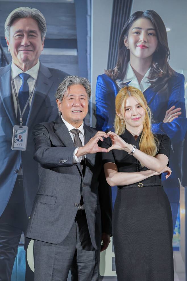‘인턴’ 왼쪽부터 최민식, 한소희