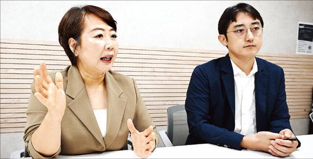 이준이(왼쪽) 부산대 기후과학연구소 교수와 윤세종 플랜1.5 변호사가 지난 22일 서울 강남구의 공유오피스에서 국민일보와 만나 최근 국회 기후위기특별위원회를 통과한 탄소중립법 개정안에 대한 아쉬움을 말하고 있다. 최현규 기자