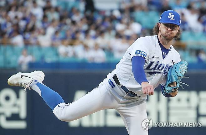 역투하는 삼성 페덱 (대구=연합뉴스) 김현태 기자 = 18일 대구 삼성라이온즈파크에서 열린 2026 신한 SOL뱅크 KBO리그 SSG 랜더스와 삼성 라이온즈의 경기. 1회 초 삼성 선발투수 페덱이 역투하고 있다. 2026.8.18 mtkht@yna.co.kr