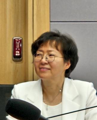 ▲25일 토론회에서 주제 발표한 윤순진 서울대 환경대학원장.