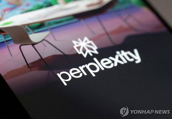 엔비디아가 인공지능(AI) 비서 플랫폼으로 관심을 끌고 있는 퍼플렉시티에 지분 투자를 위한 협상을 진행 중인 것으로 알려졌다.엔비디아는 최근 AI 모델 개발사, AI 에이전트, 오픈웨이트 모델 개발사, AI데이터센터 등 AI 산업 생태계 전반에 자본을 투입하면서 생태게 확장에 본격 나서고 있다. (출처=연합뉴스)