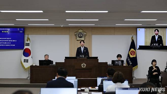 충청광역연합의회 2가4일 제11회 임시회 제1차 본회의를 열고본격 의정활동에 들어갔다.