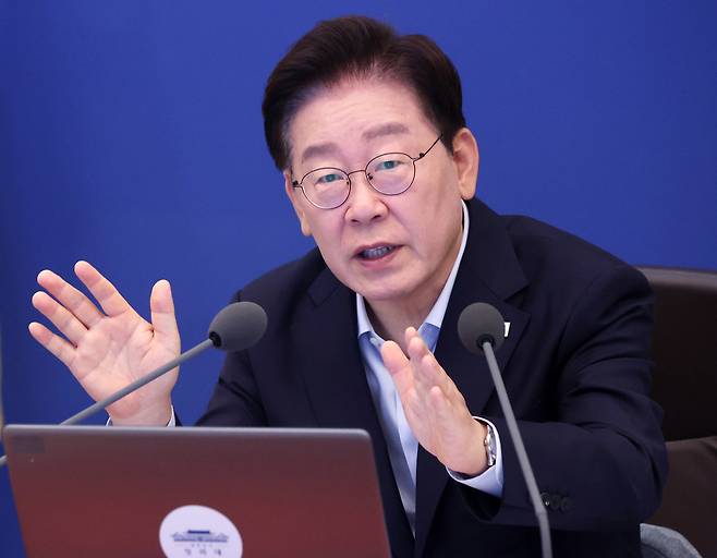 이재명 대통령이 25일 청와대에서 열린 제37회 국무회의를 주재하고 있다. 김지훈 기자