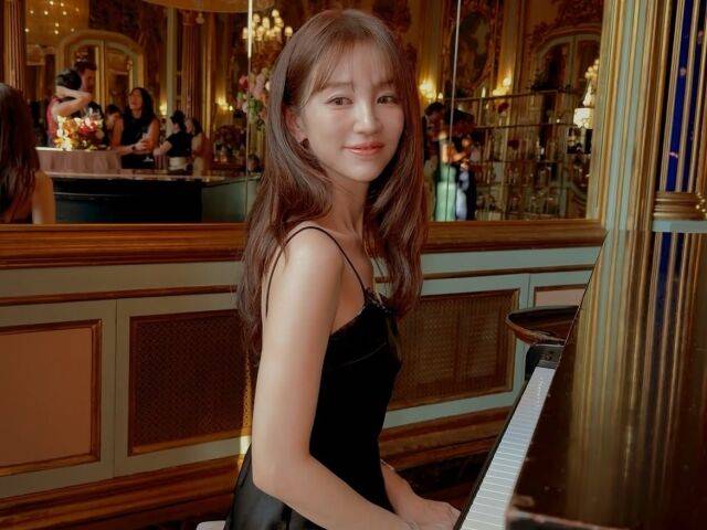 윤은혜가 한국계 미국인 배우 아덴 조의 결혼식에 참석하며 남다른 친분을 드러냈다. / 윤은혜 SNS