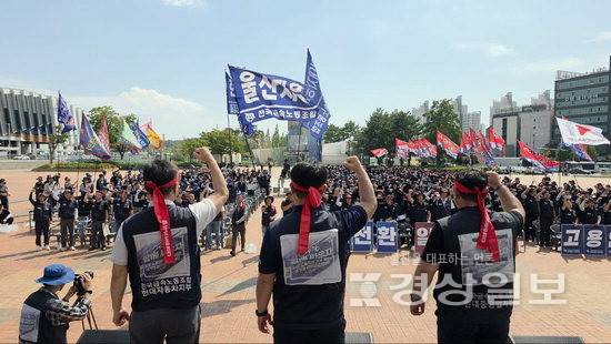 ▲ 금속노조 울산지부는 현대자동차지부, 현대중공업지부와 26일 태화강역 광장에서 원청교섭 쟁취 등을 위한 2차 총파업 집회를 열었다. 금속노조 제공