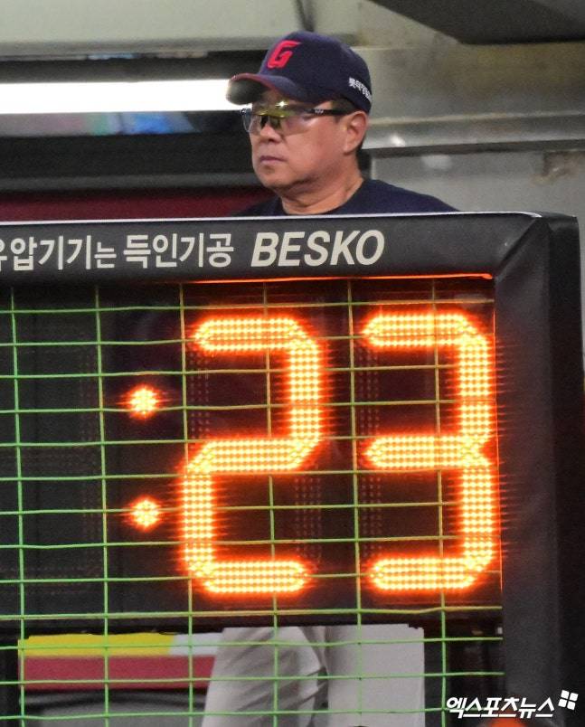 '20안타'를 치고도 지는 팀이 있다, 그것도 8년 동안 혼자…롯데 타선 터지면 뭐하나, 마운드 붕괴→이러면 5강 정말 어렵다-4