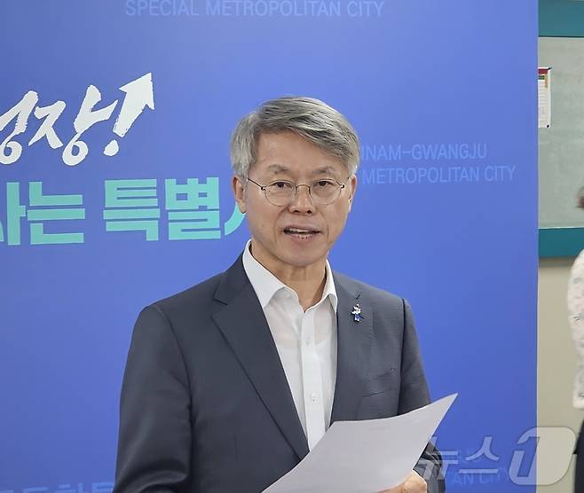 민형배 전남광주통합특별시장이 28일 무안청사에서 기자간담회를 열고 국립의대 신청에 대한 통합특별시의 입장을 밝히고 있다. 2026.8.28 ⓒ 뉴스1 최성국 기자