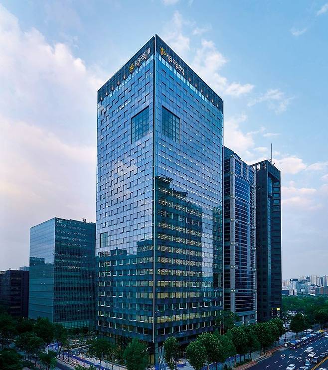 KB금융 회장후보추천위원회는 차기 회장 최종 후보 3인으로 권광석 전 우리은행장, 양종희 KB금융 회장, 이재근 KB금융 부문장을 선정했다. ⓒKB금융그룹