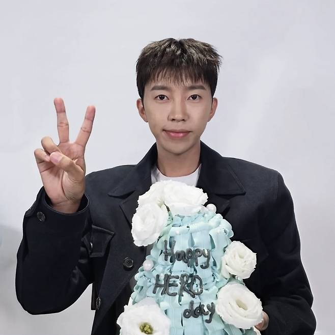 임영웅이 10주년 앨범 신곡을 콘서트에서 선공개한다. 임영웅 인스타그램 캡처