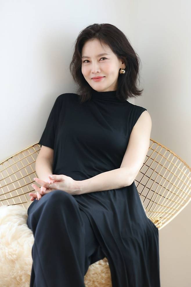 배우 김선영이 뮤지컬 '렘피카' 인터뷰에서 포즈를 취하고 있다. / 사진제공=PL엔터테인먼트